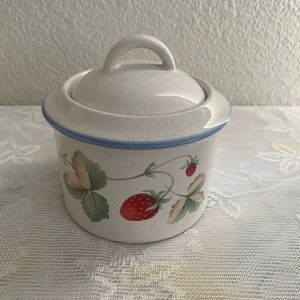 Savoir Vivre Strawberry Sugar Bowl with Lid